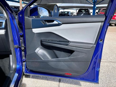 Used 2024 Volkswagen Taos SE image 23