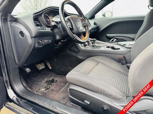 Certified 2016 Dodge Challenger SXT image 3