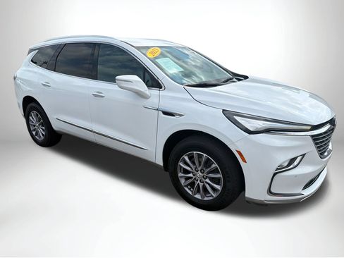 Used 2023 Buick Enclave Essence FWD image 9