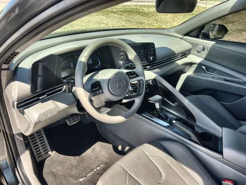 Used 2025 Hyundai Elantra Sport image 15