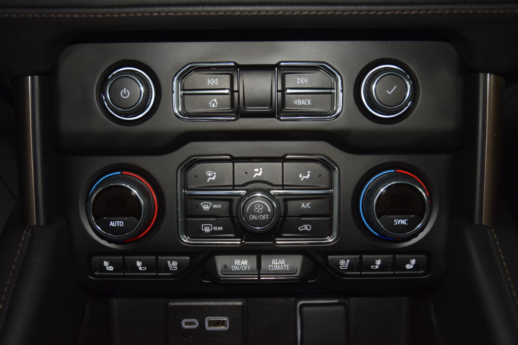 Used 2024 Chevrolet Suburban High Country AWD/4WD image 33