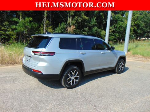 Certified 2024 Jeep Grand Cherokee L Limited RWD image 12
