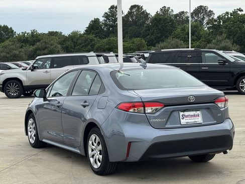 Used 2025 Toyota Corolla LE FWD image 4