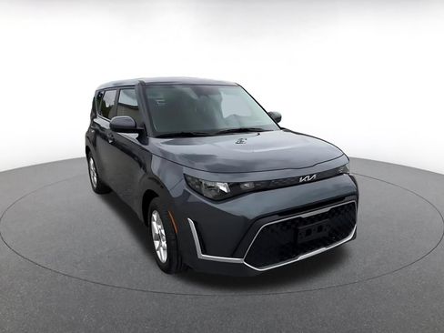 Used 2025 Kia Soul LX w/ LX Technology Package FWD image 3
