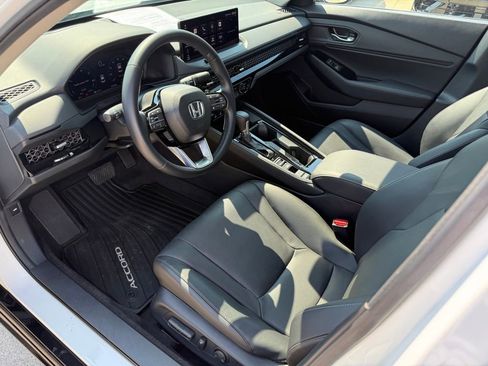 Used 2024 Honda Accord Touring image 9