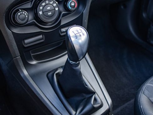 Used 2013 Ford Fiesta SE w/ Moon & Mood Pkg image 29