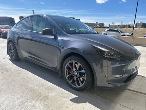 Used 2023 Tesla Model Y Performance image 2