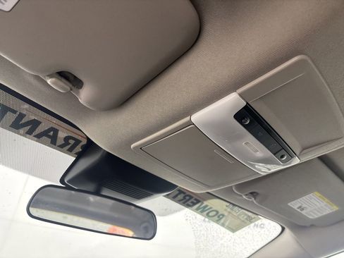 Used 2025 Nissan Sentra SR FWD image 18