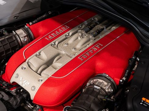 Certified 2022 Ferrari 812 GTS Base image 19