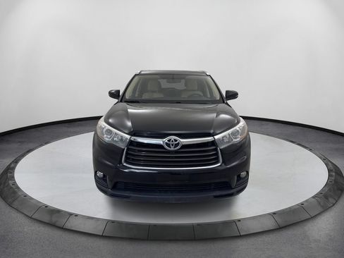 Used 2015 Toyota Highlander XLE FWD image 2