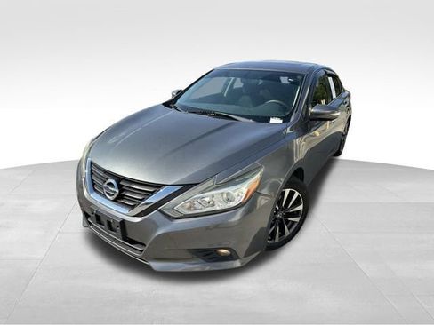 Used 2017 Nissan Altima 2.5 SV w/ Convenience Package FWD image 9