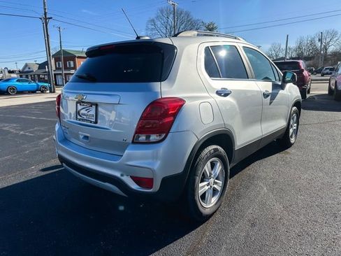 Used 2018 Chevrolet Trax LT w/ LT Convenience Package image 8