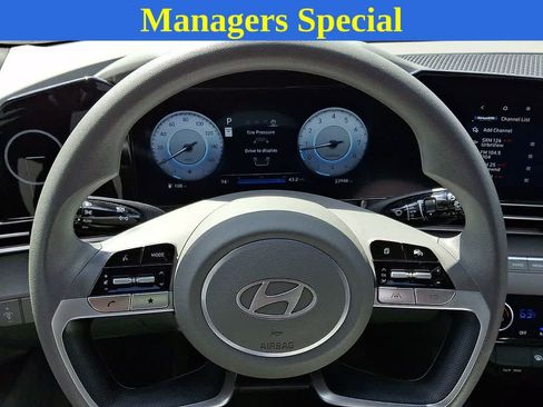 Used 2024 Hyundai Elantra SEL FWD image 18