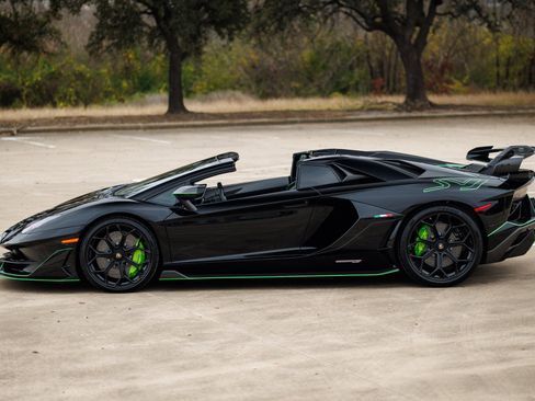 Used 2021 Lamborghini Aventador SVJ image 24