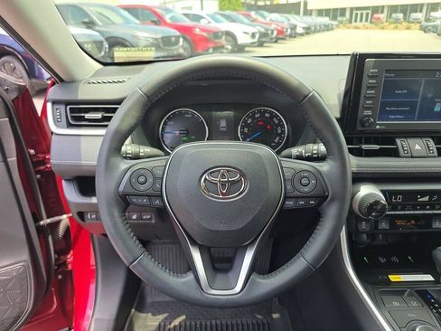 Used 2022 Toyota RAV4 XLE Premium AWD/4WD image 30
