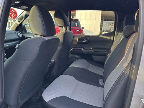 Used 2021 Toyota Tacoma TRD Off-Road image 9