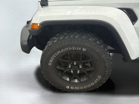 Used 2025 Jeep Gladiator Sport AWD/4WD image 31