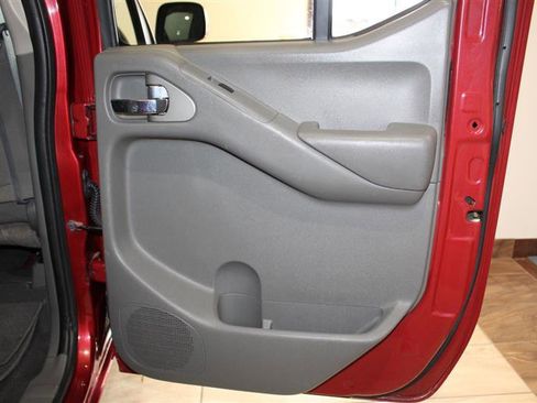 Used 2019 Nissan Frontier SV image 28