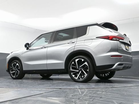 Used 2023 Mitsubishi Outlander SE image 52