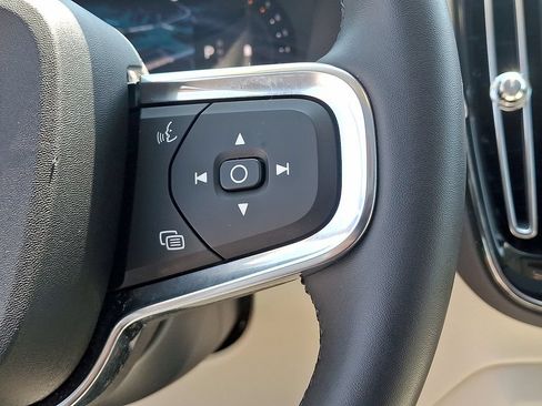 Certified 2026 Volvo XC40 B5 Plus AWD/4WD image 24