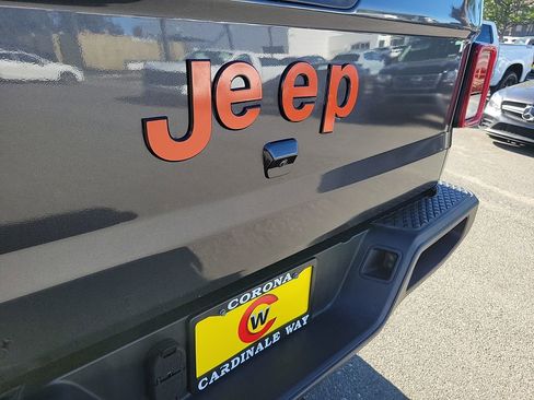 Used 2022 Jeep Gladiator Sport image 33