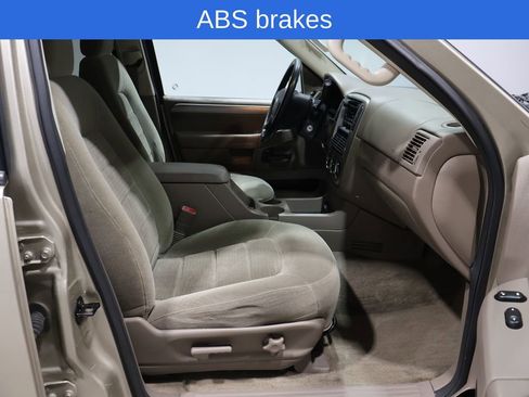Used 2003 Ford Explorer XLT image 3