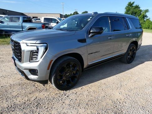 New 2026 GMC Yukon Denali w/ Denali Reserve Package AWD/4WD image 7