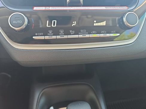 Used 2025 Toyota Corolla LE FWD image 24