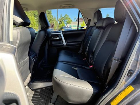 Used 2018 Toyota 4Runner SR5 AWD/4WD image 11