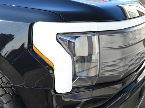 Used 2022 Ford F150 Lightning Lariat image 8