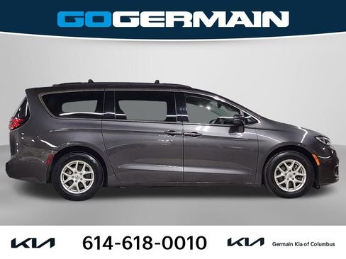 Used 2022 Chrysler Pacifica Touring-L image 7