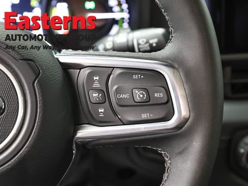 Used 2025 Jeep Wrangler Unlimited Sahara AWD/4WD image 16