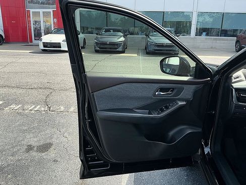 Certified 2021 Nissan Rogue SV FWD image 11