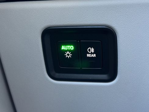 Used 2025 Porsche Macan 4S Electric image 32