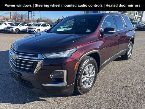 Used 2023 Chevrolet Traverse LT image 3