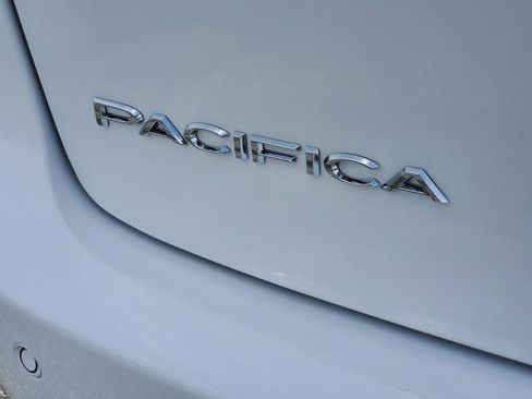 Used 2025 Chrysler Pacifica Select FWD image 30
