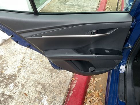 Used 2025 Toyota Camry SE image 17