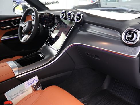 Certified 2025 Mercedes-Benz GLC 300 image 28