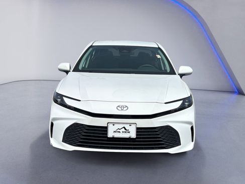 Used 2025 Toyota Camry LE FWD image 10