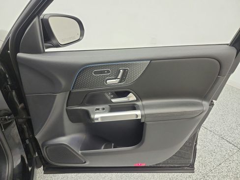 Used 2024 Mercedes-Benz GLB 250 image 20
