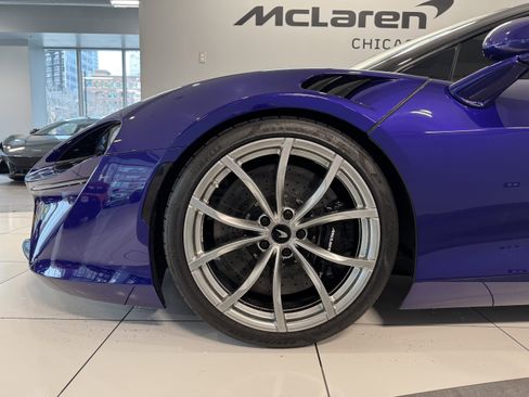 Used 2023 McLaren Artura image 19