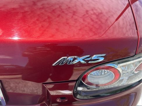 Used 2006 MAZDA MX-5 Miata Grand Touring RWD image 25