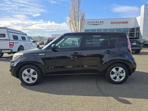 Used 2018 Kia Soul FWD image 2