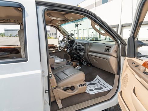 Used 2003 Ford F350 Lariat image 32