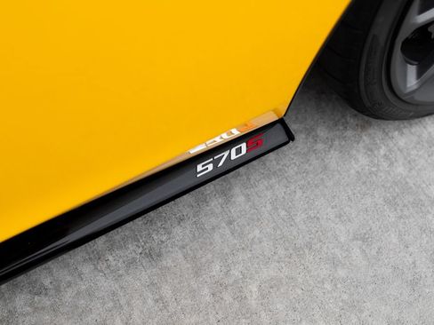 Used 2019 McLaren 570S Spider RWD image 8