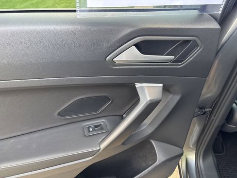 Used 2022 Volkswagen Tiguan S image 40
