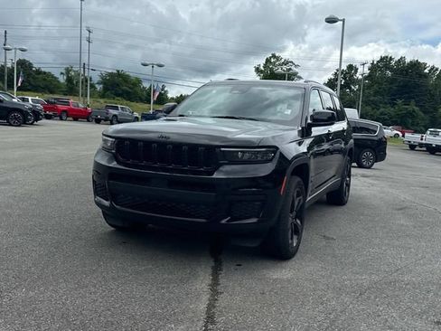 Used 2025 Jeep Grand Cherokee L Altitude AWD/4WD image 8