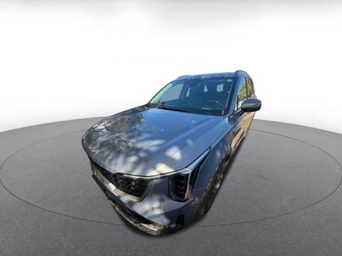 Used 2024 Kia Sorento S image 4