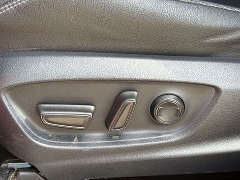 Used 2025 Toyota Corolla Cross XLE FWD image 28