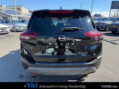Used 2023 Nissan Rogue SV w/ SV Premium B Package image 7